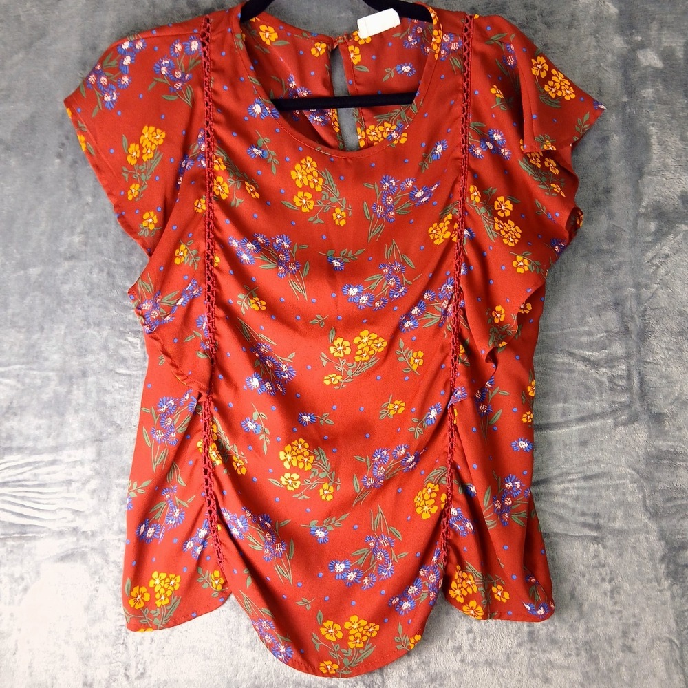 Sienna Sky Blouse Womens Medium Red Floral Short Sleeve Keyhole Back Top